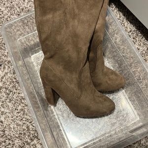 Suede heel boots
